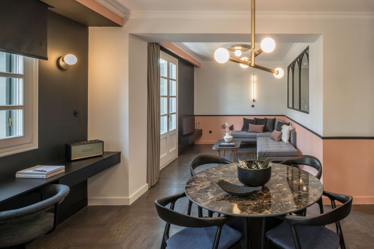 72 AD Suites