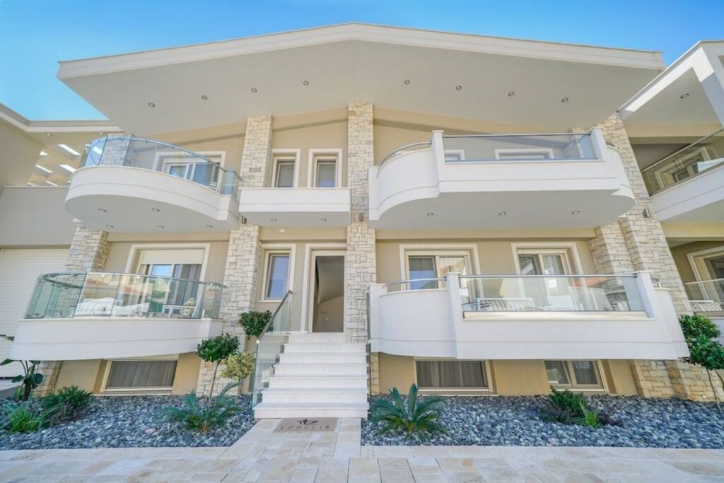 Lobelia Luxury Suites 4*