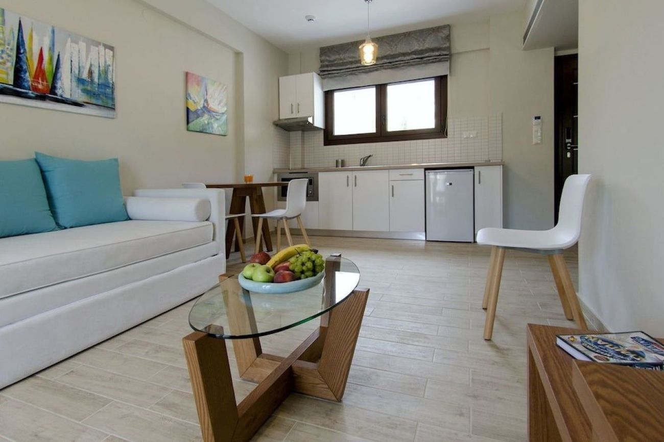Hatzoudis Luxury Suites 4*