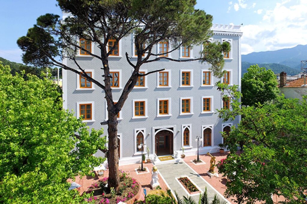 A for Art Hotel 4*