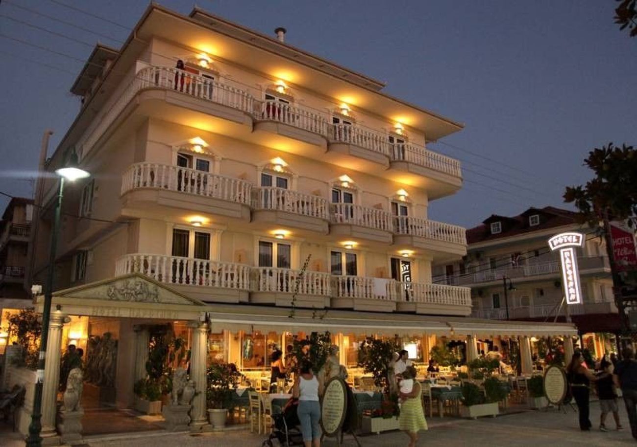Parthenon Art Hotel 3*