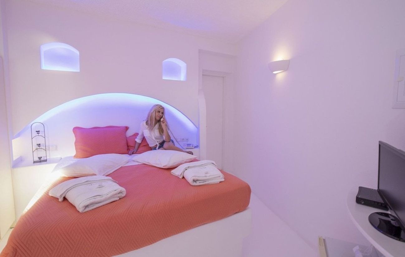Abyssanto Suites & Spa 4*