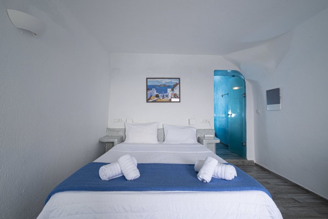 Loucas On The Cliff 4*