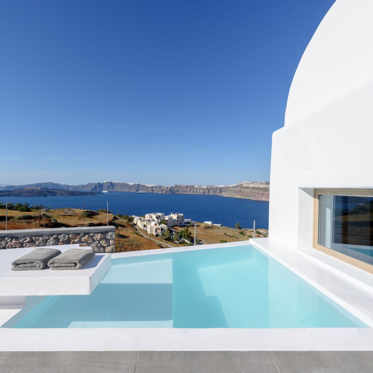 Earino Suites & Villa Santorini