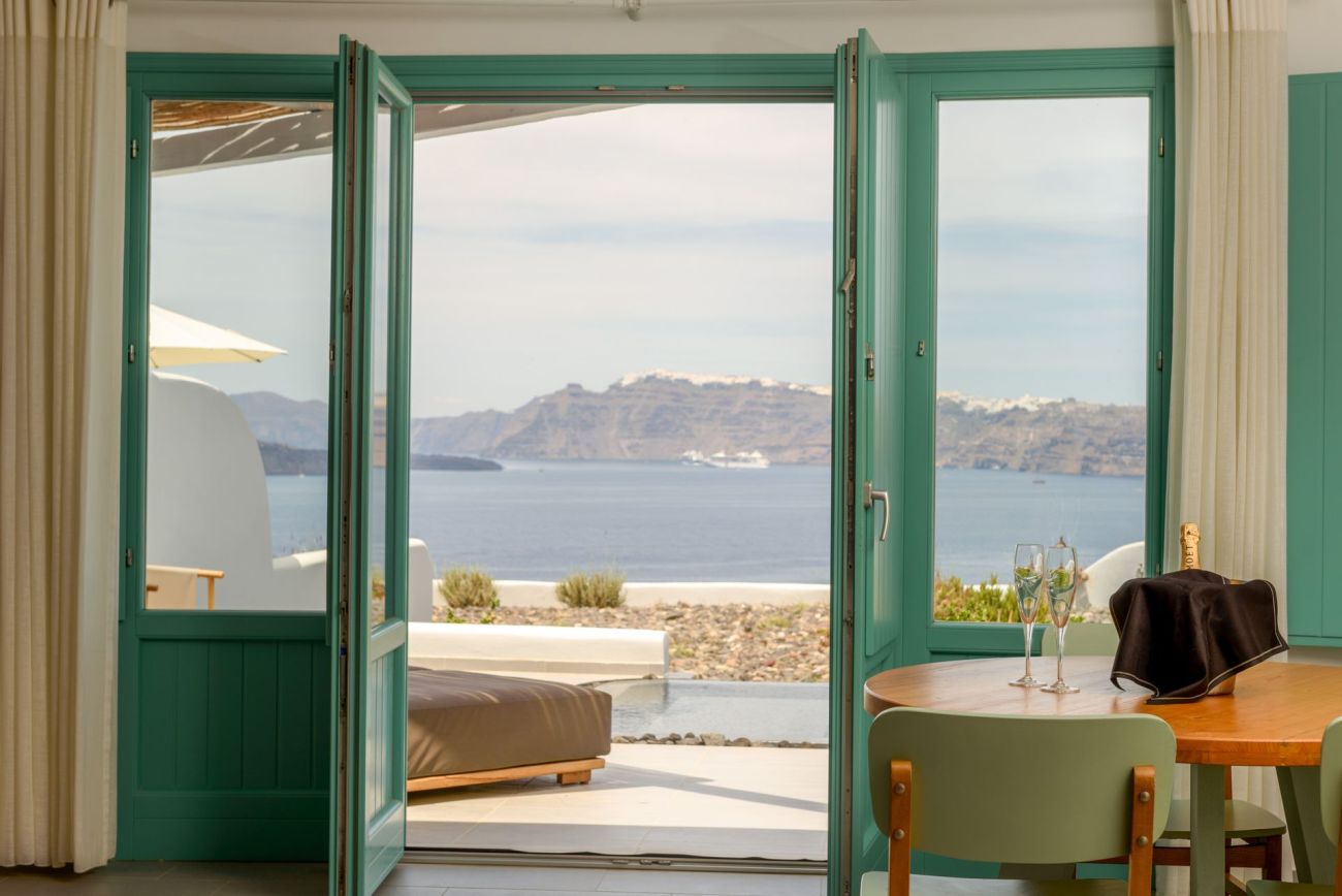 Neptune Luxury Spa Suites Santorini