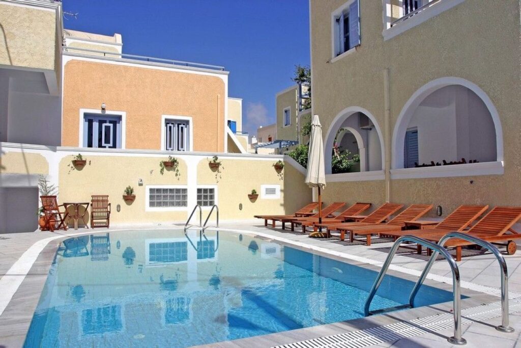 Sellada Apartments Santorini 3*