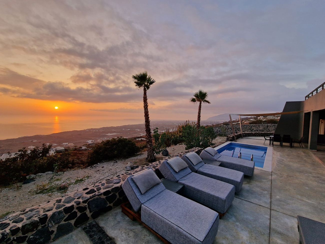 Theano Apartments Santorini