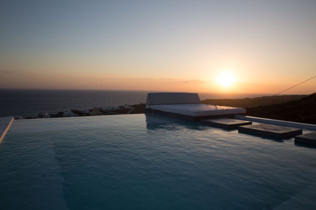 Horizon Mills Villas and Suites Santorini 5*