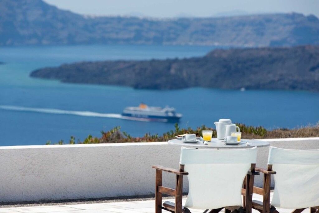 Caldera’s Dolphin Suites 4*