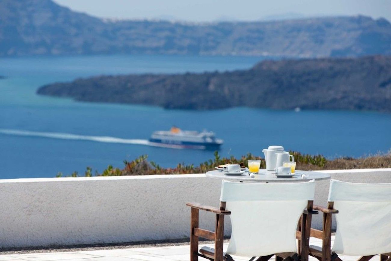 Caldera's Dolphin Suites 4*