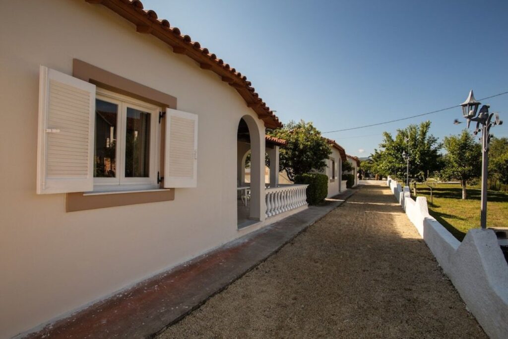 Paradise Village 3*