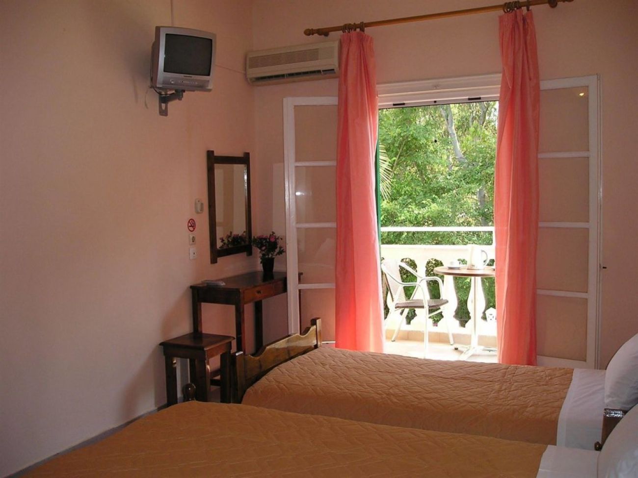 River Studios And Apartments