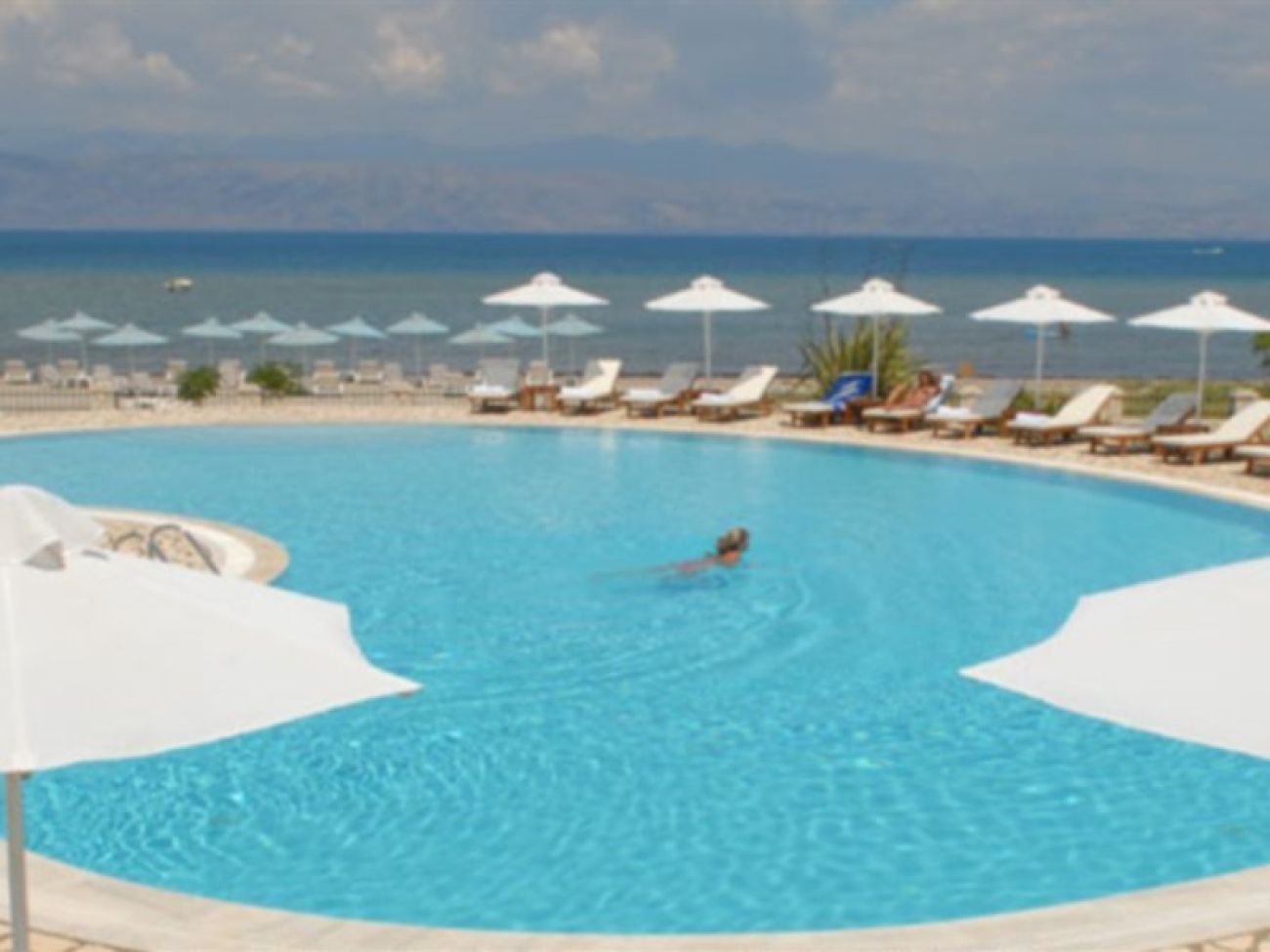 Chrismos Luxury Suites & Studios