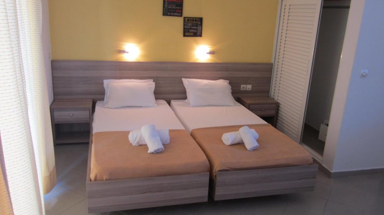Cavos Beach House 2*