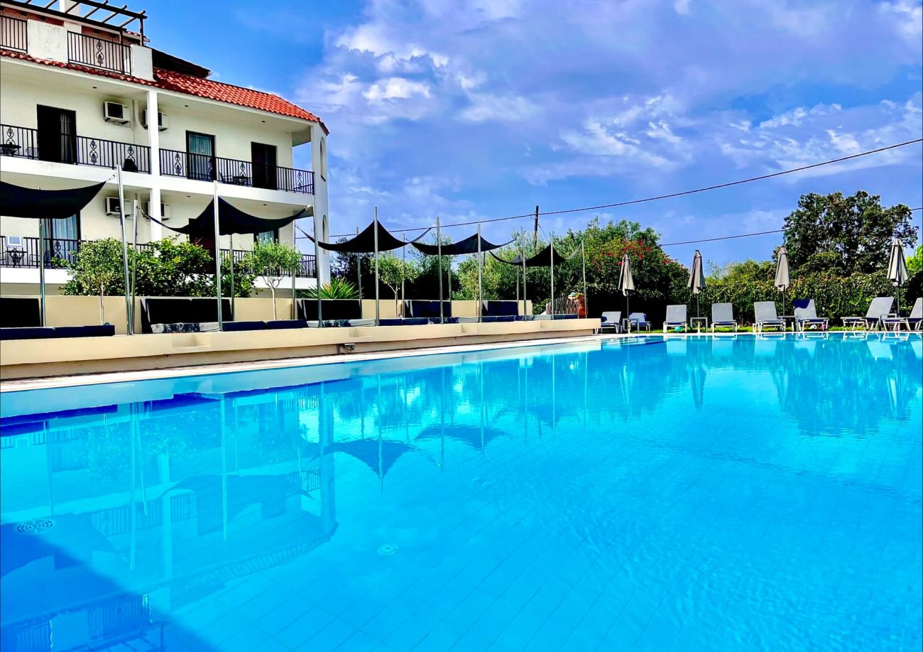 Bruskos Hotel & Suites 3*