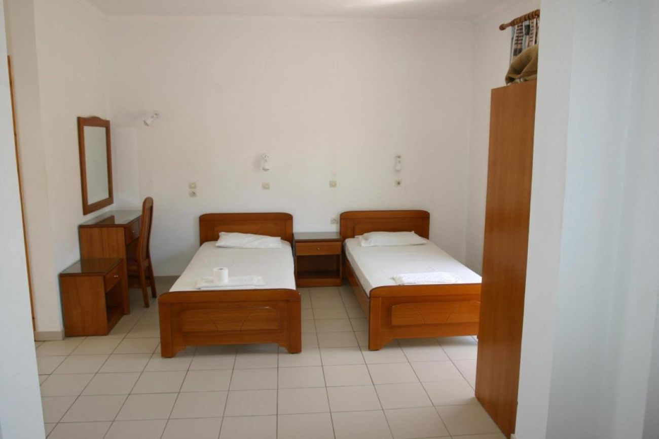Lemon Grove Hotel And Studios 2*