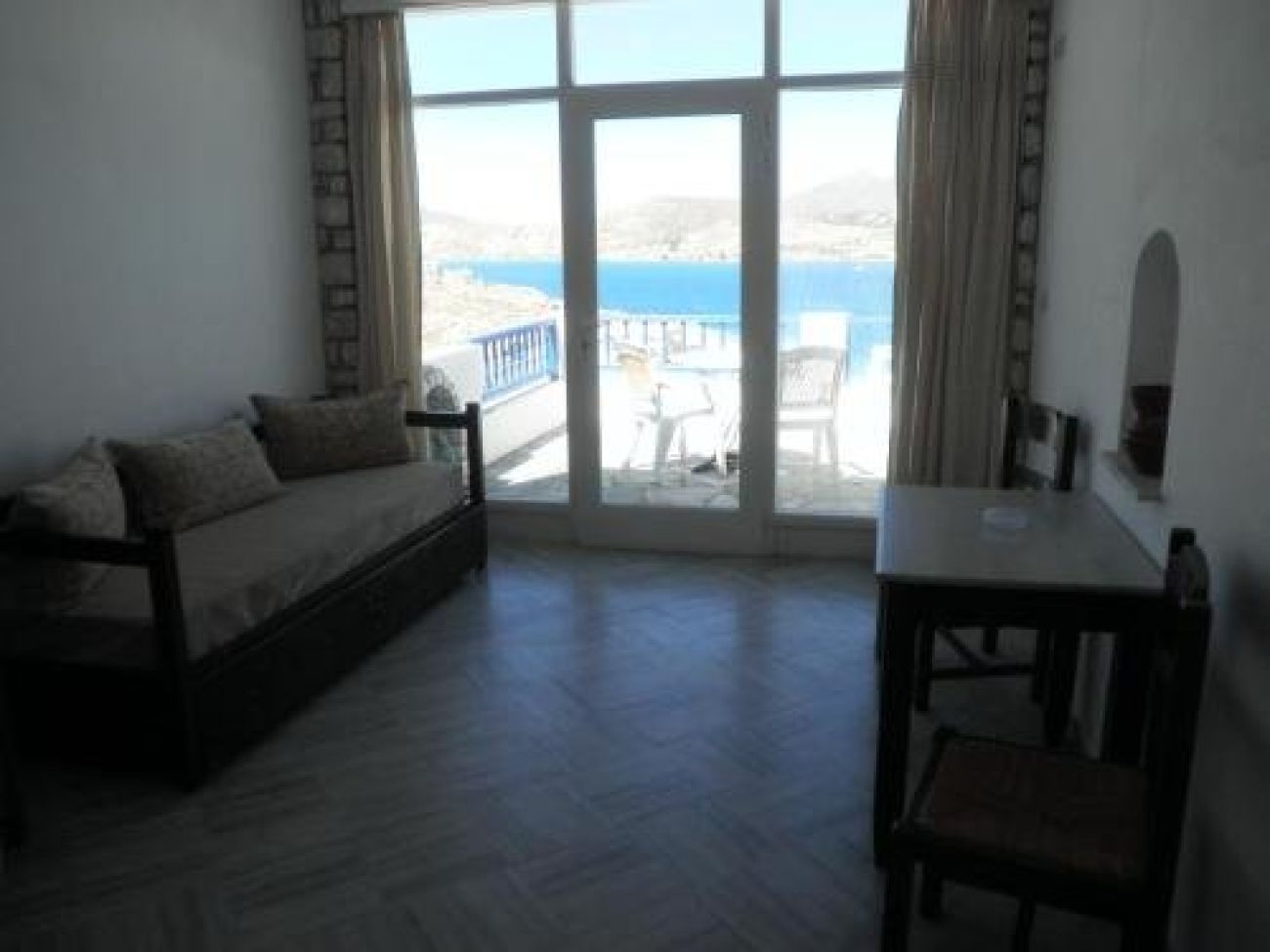 Hara Studios and Apartments
