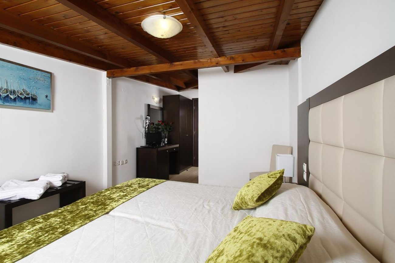 Nirikos Hotel 2*