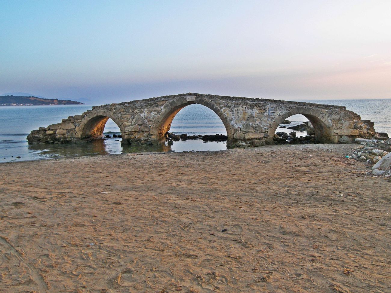 Xenos Kamara Beach