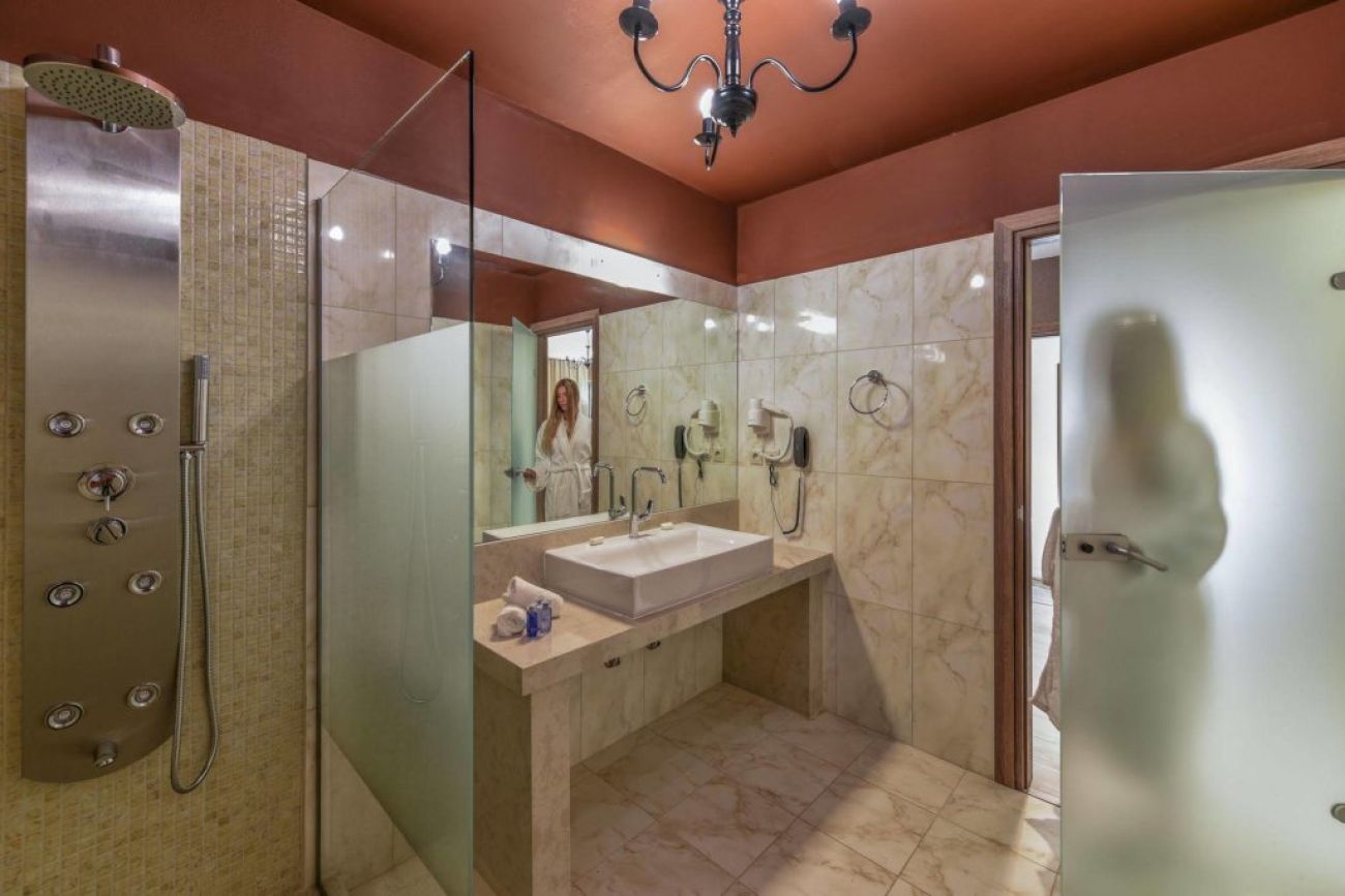 Elegance Luxury Executive Suites 5*