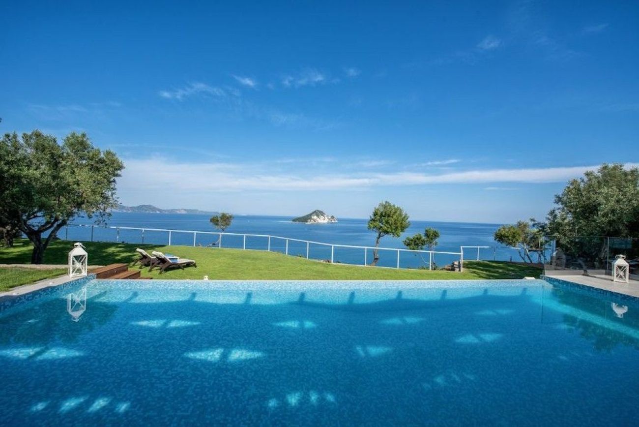 Avra Villa 5*