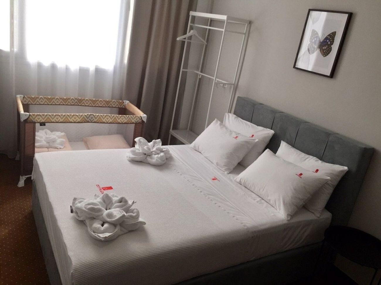 City Plaza Apartments & Rooms