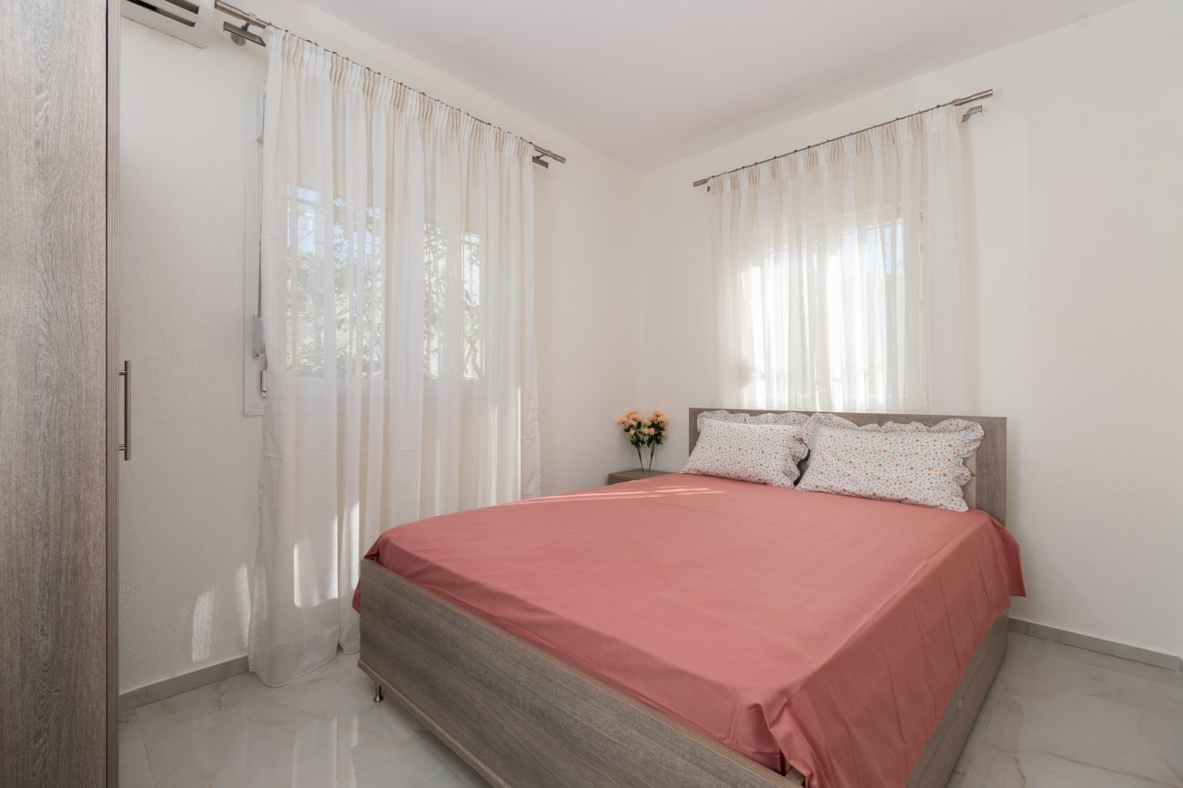 Paradise House 2*