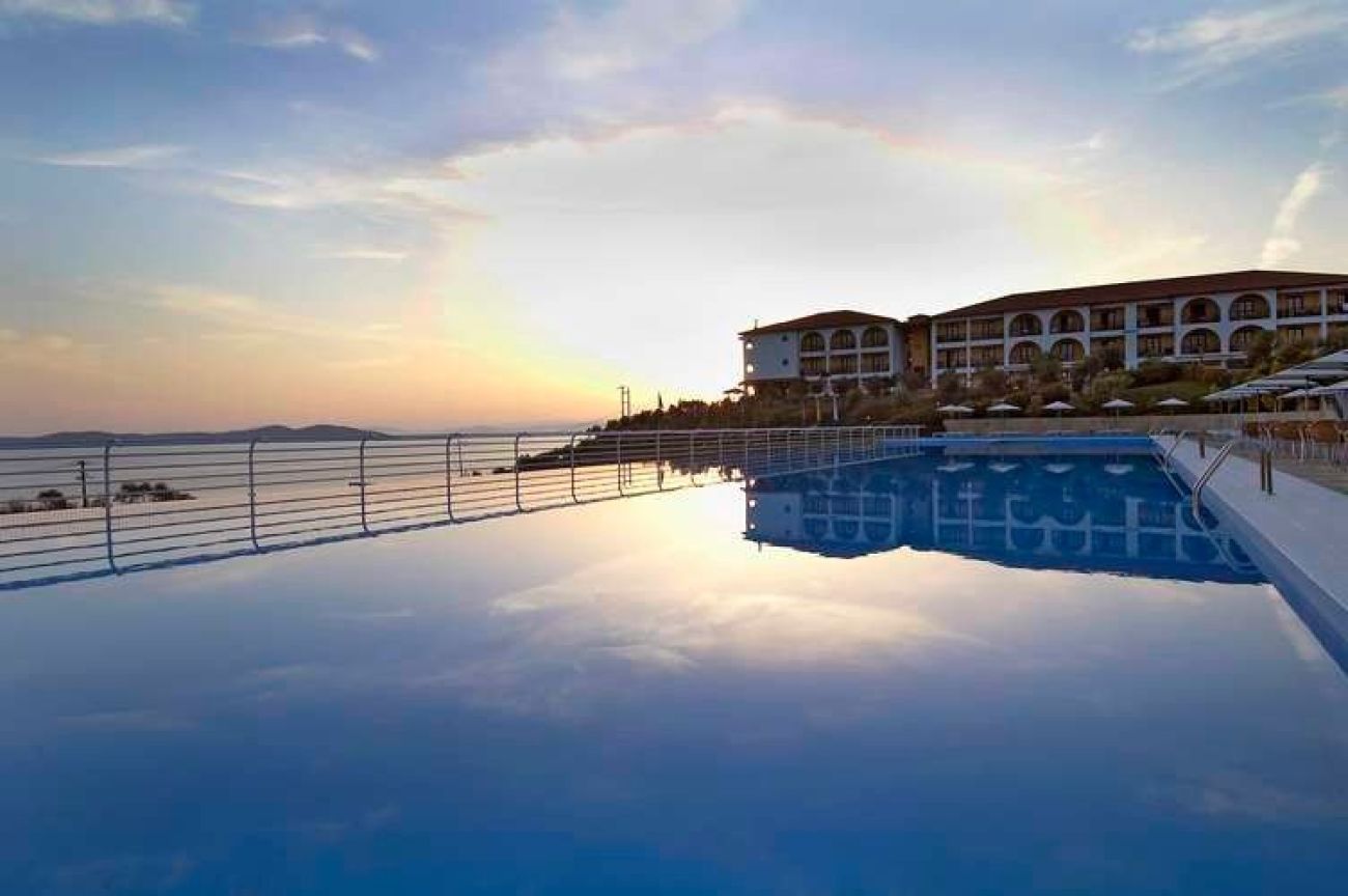 Akrathos Beach Hotel 4*
