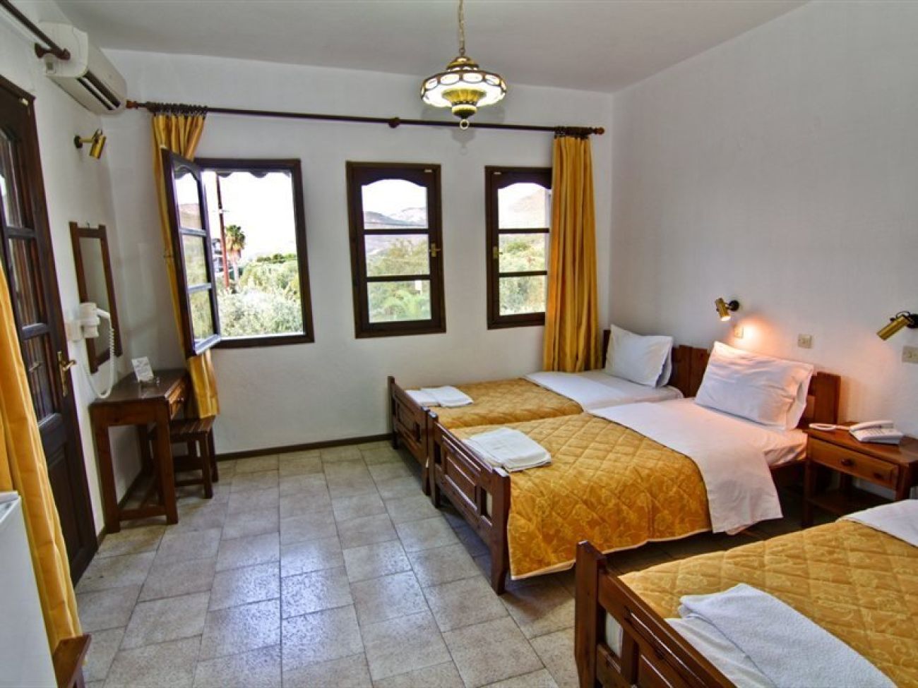 Nefeli Hotel 3*