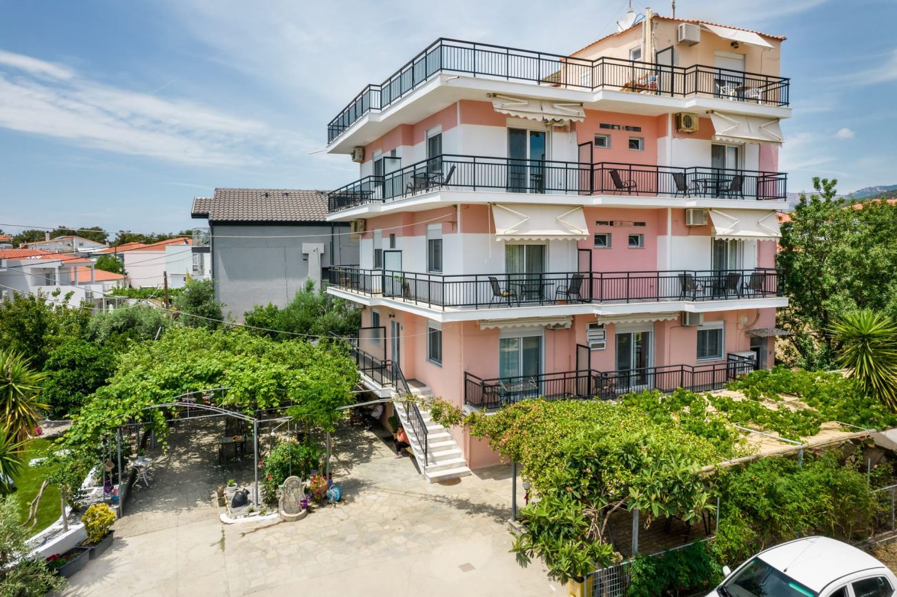 Ianos Apartments