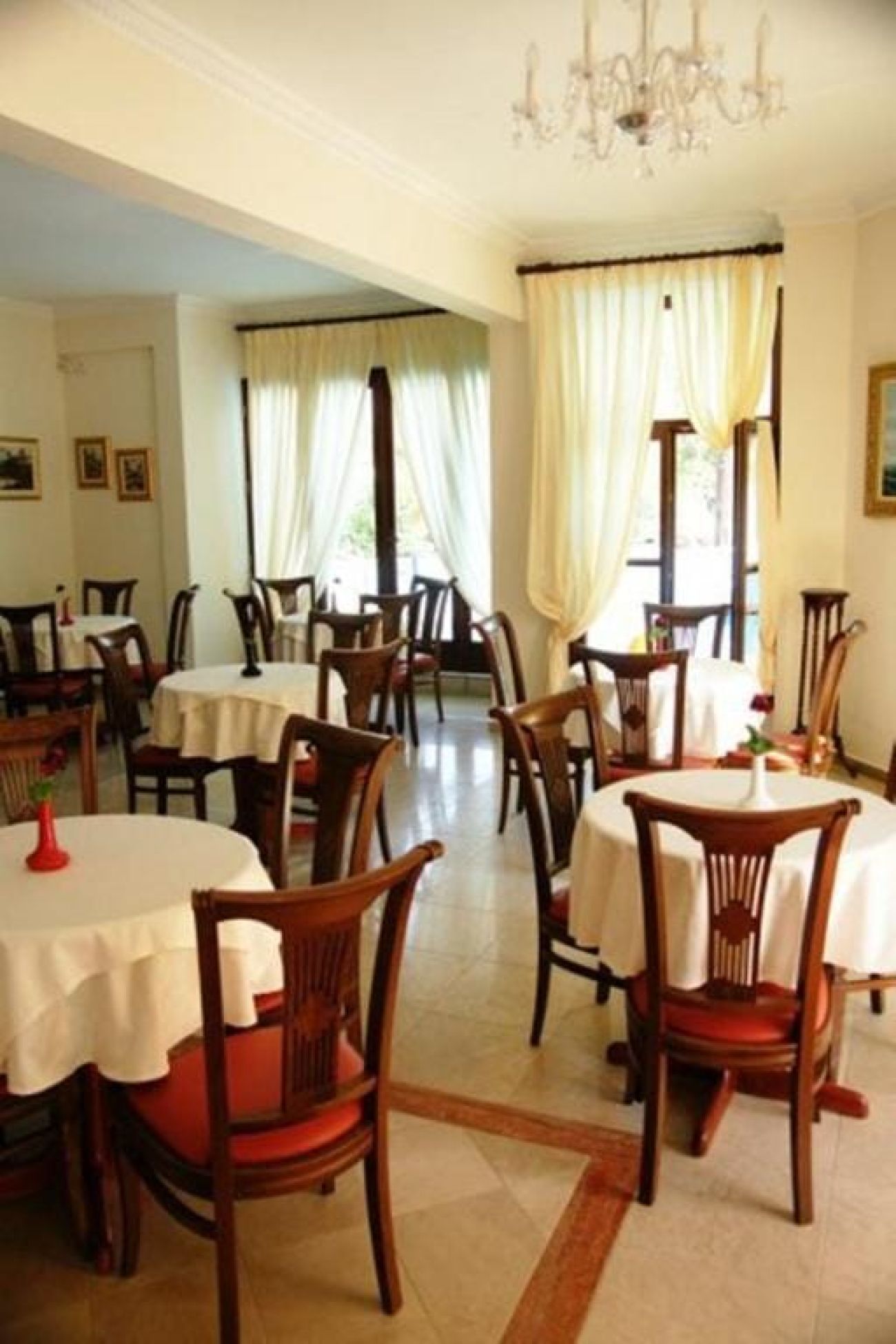 Eden Hotel 2*