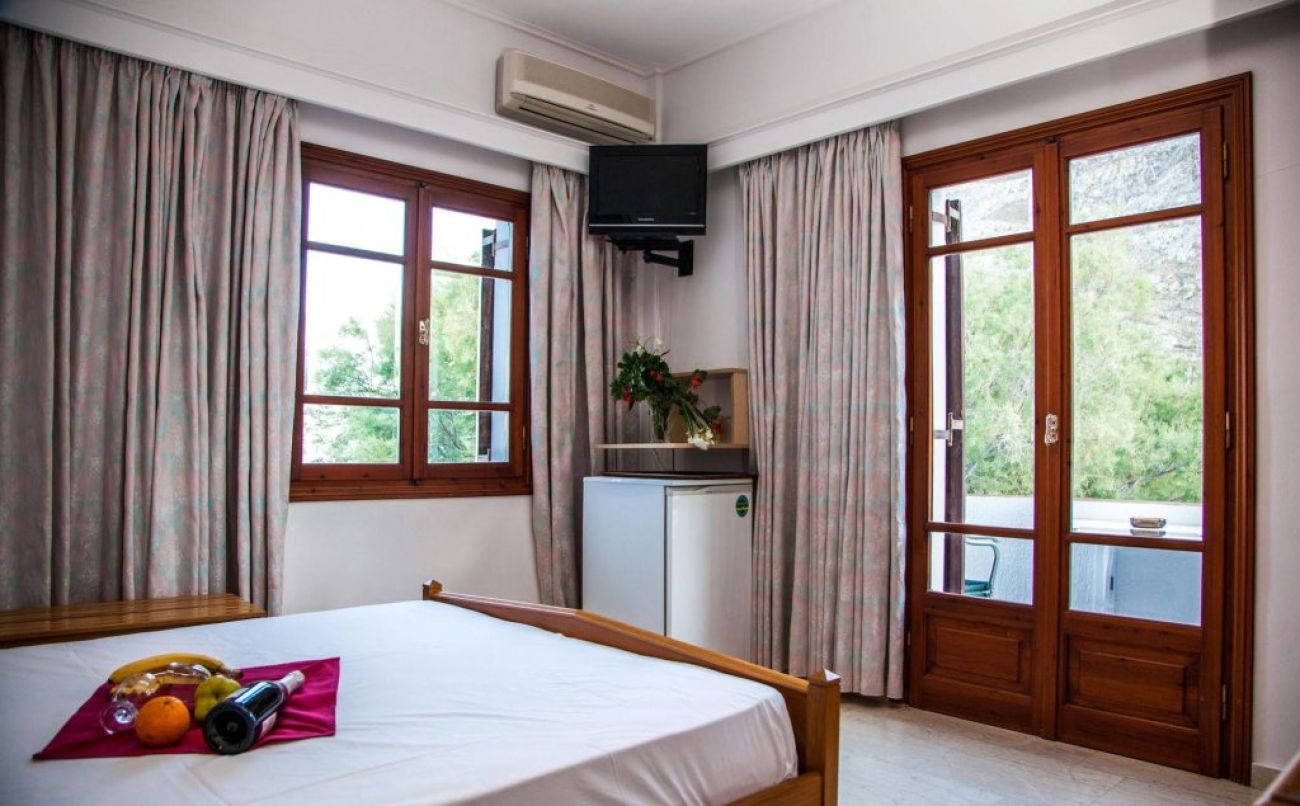 Irini'S Rooms Fteouras 2*
