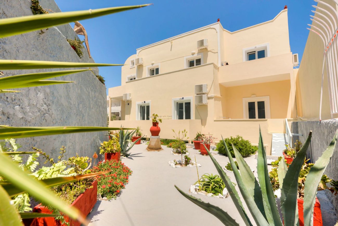 Akis Hotel Santorini 2*