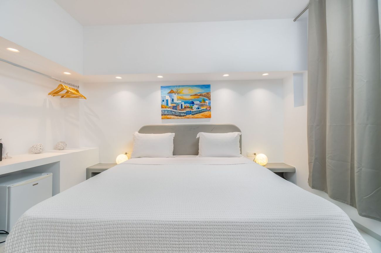 Central Fira Suites