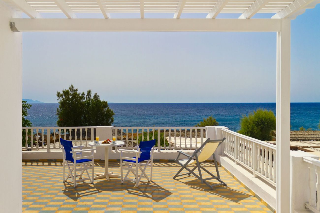 Dolphins Apartments Santorini 3*