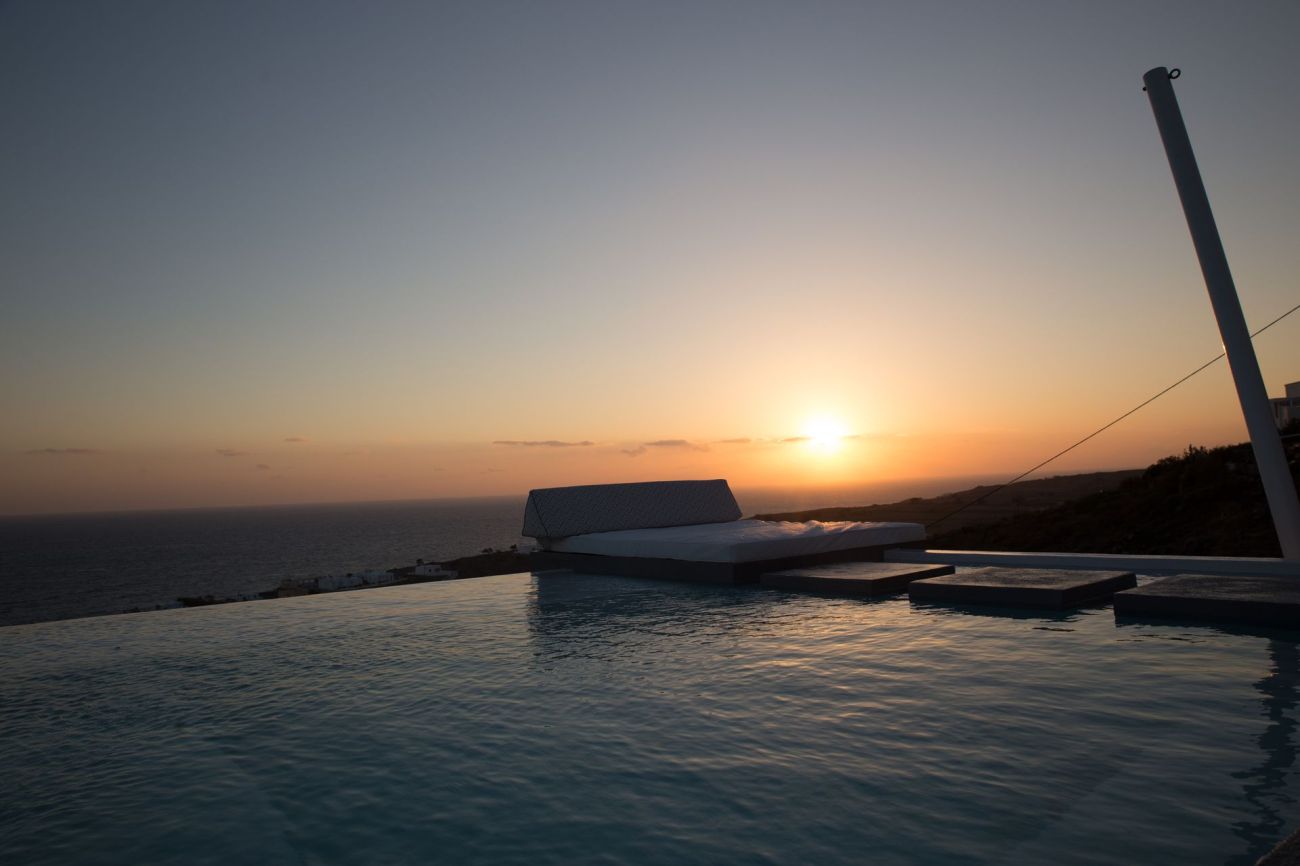 Horizon Mills Villas and Suites Santorini 5*