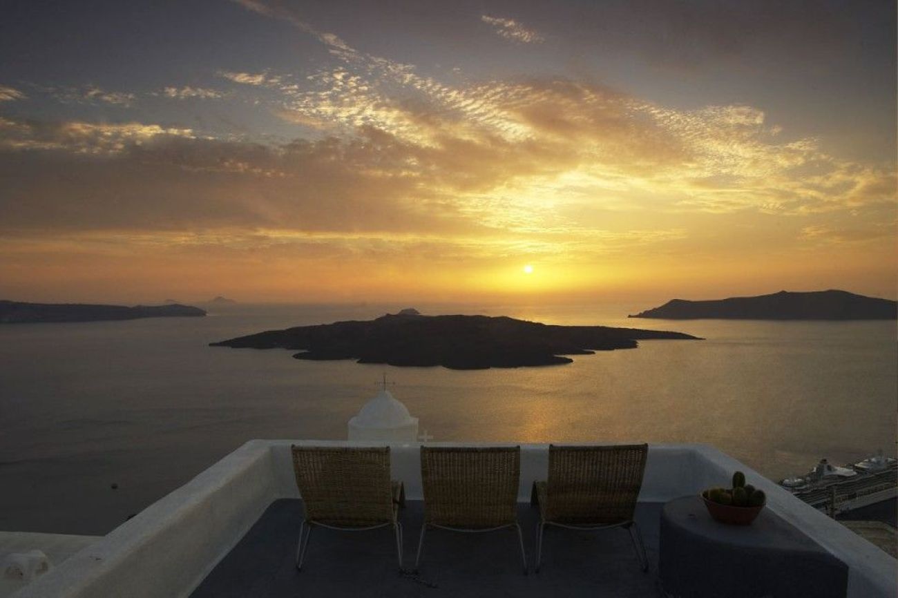 Aroma Suites Santorini 3*
