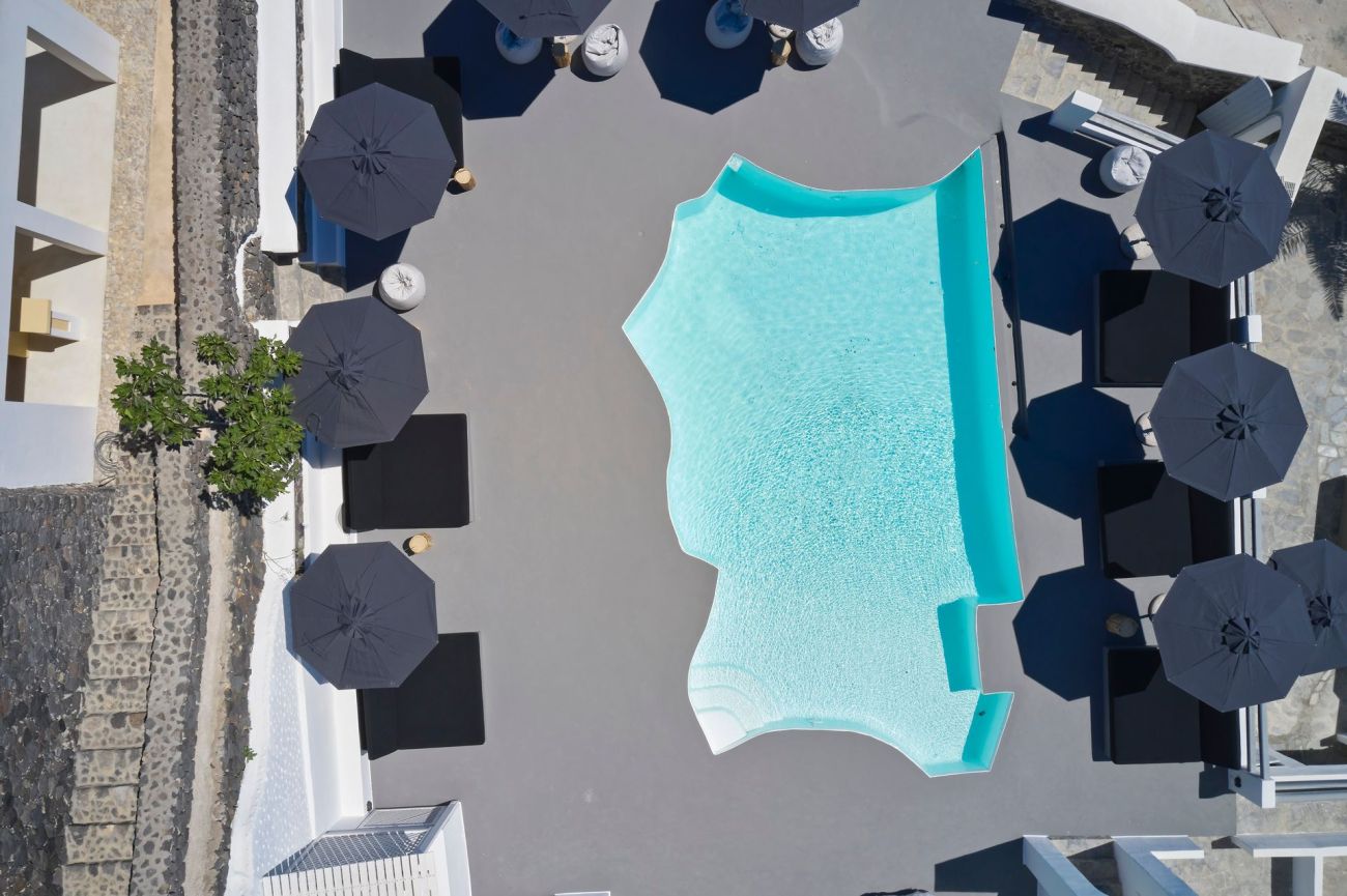 Mr. & Mrs. White Santorini 4*