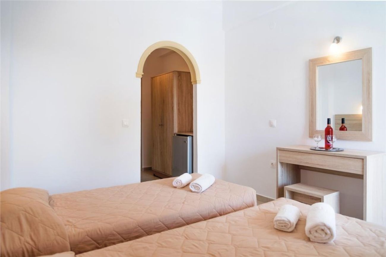 Lefkimi Hotel 2*