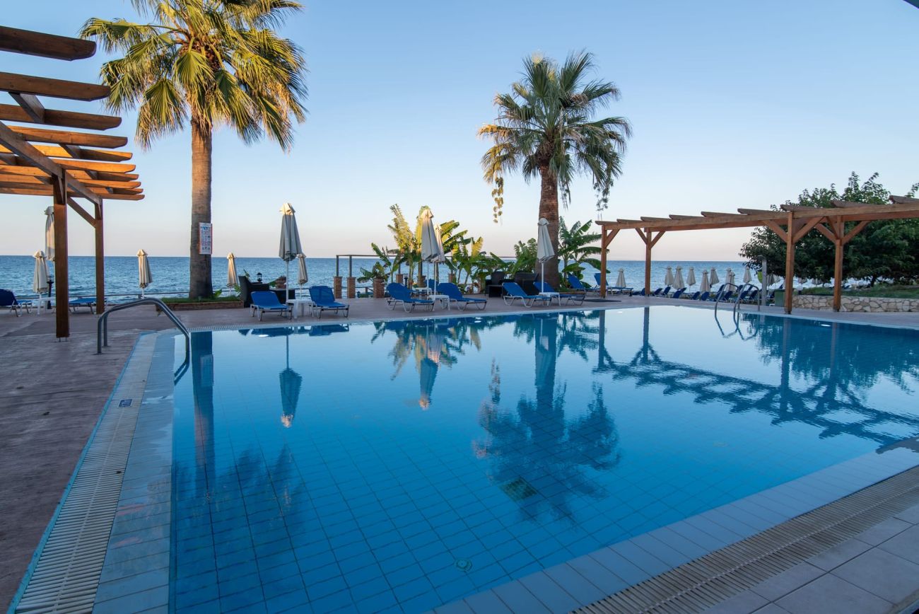 Belussi Beach Hotel & Suites 4*