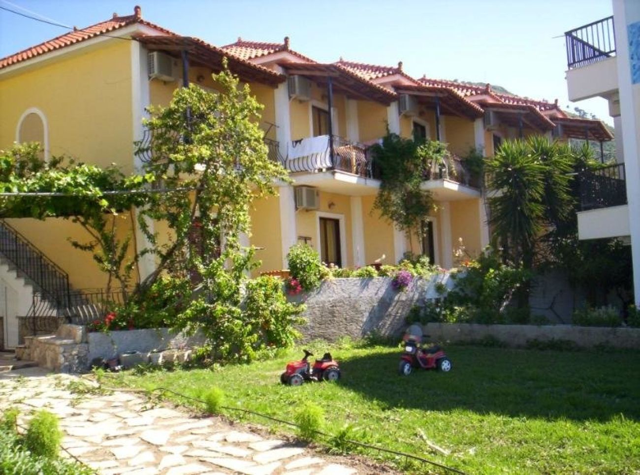 Timotheos Studios 2*
