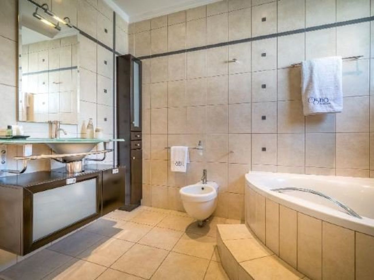 Ostria Luxury Villa 4*