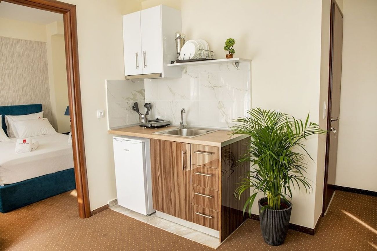 City Plaza Apartments & Rooms