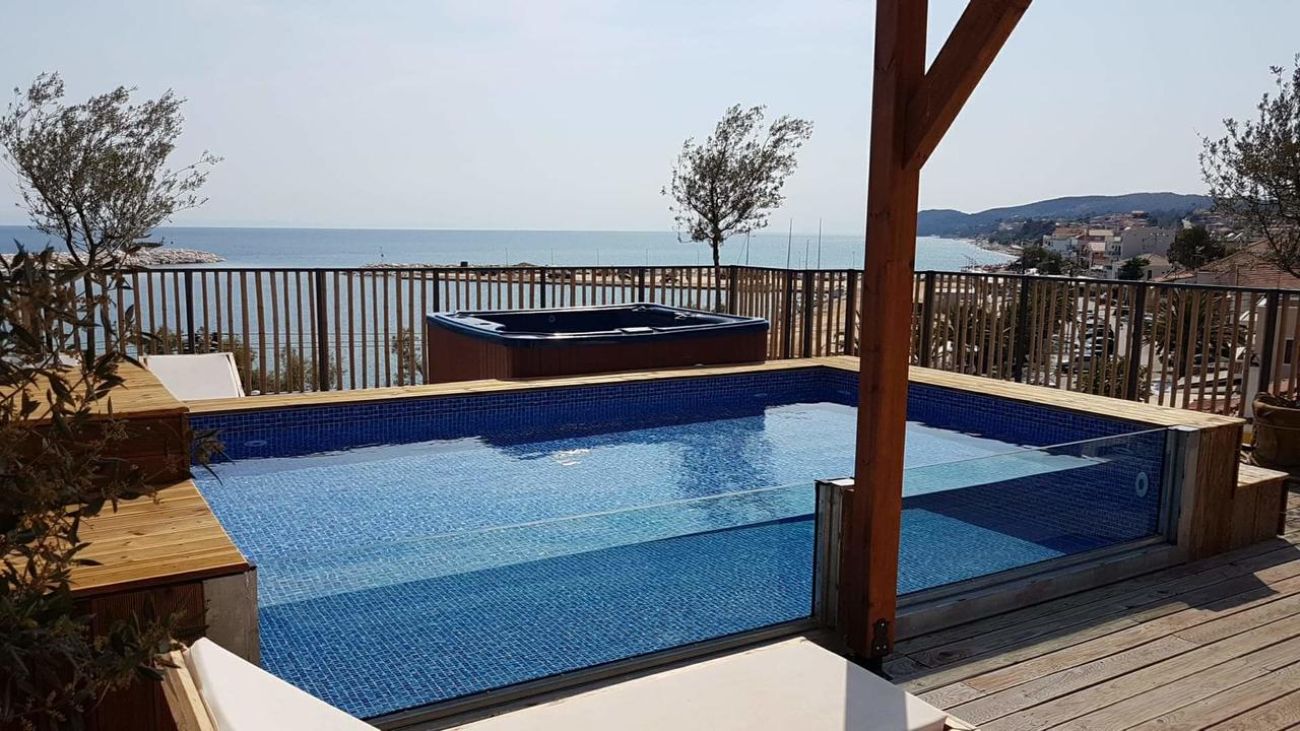 Menel The Tree House Hotel 2*