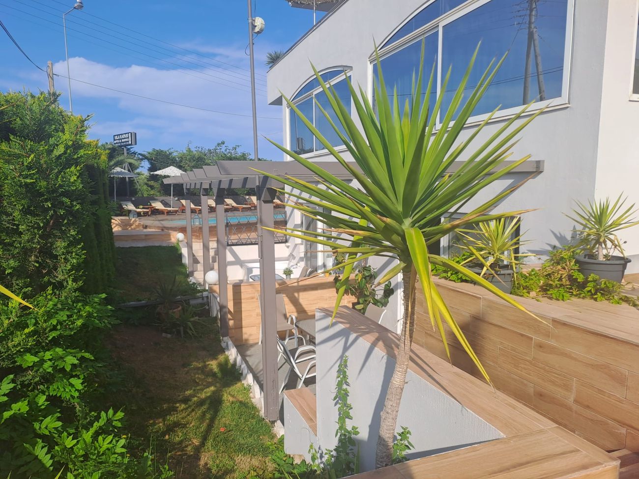 Kapahi Sea View Hotel Apartments