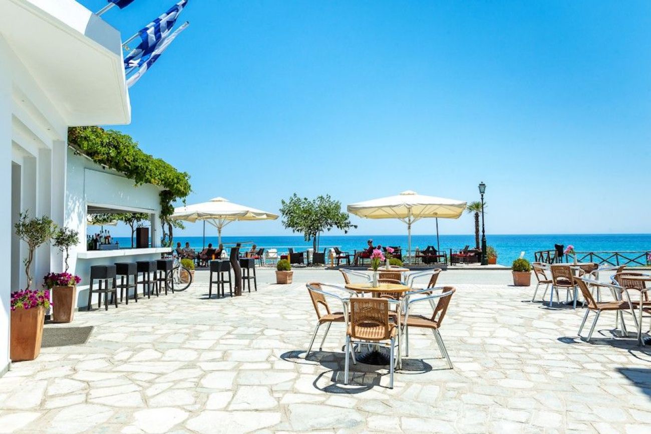 Dolphin Beach Hotel 3*