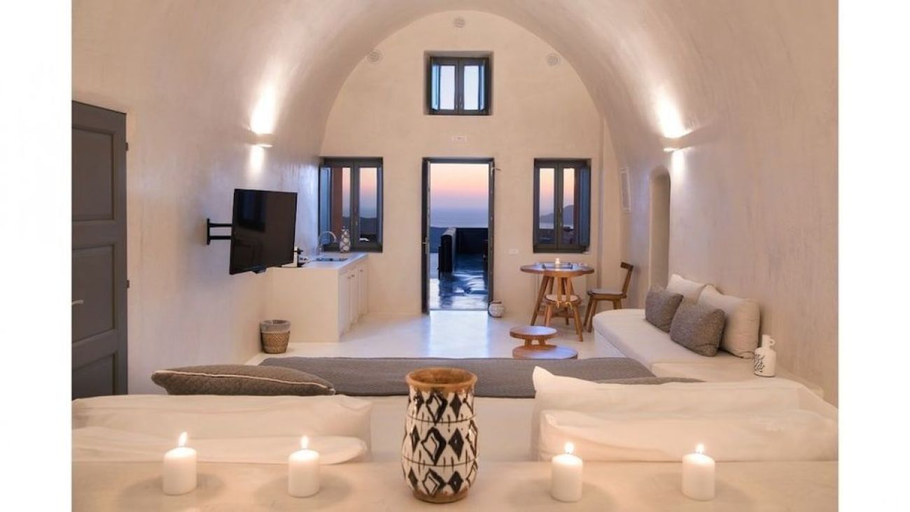 Villa Dusk and Dawn in Fira 4*
