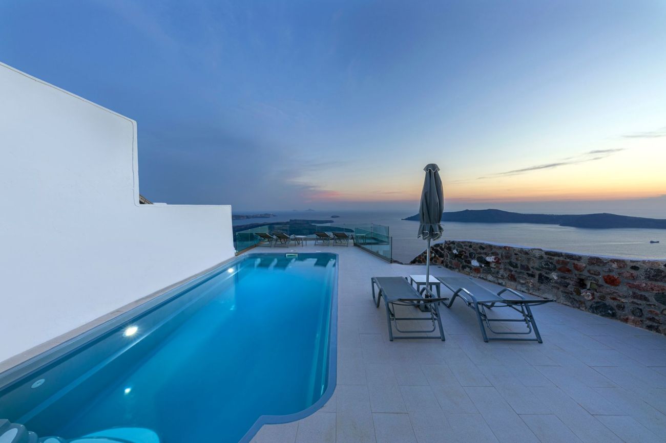 Pearl on the Cliff Hotel & Suites 4*
