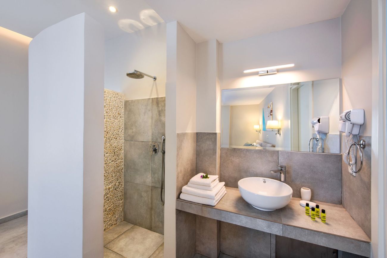 Fomithea Hotel Santorini 3*
