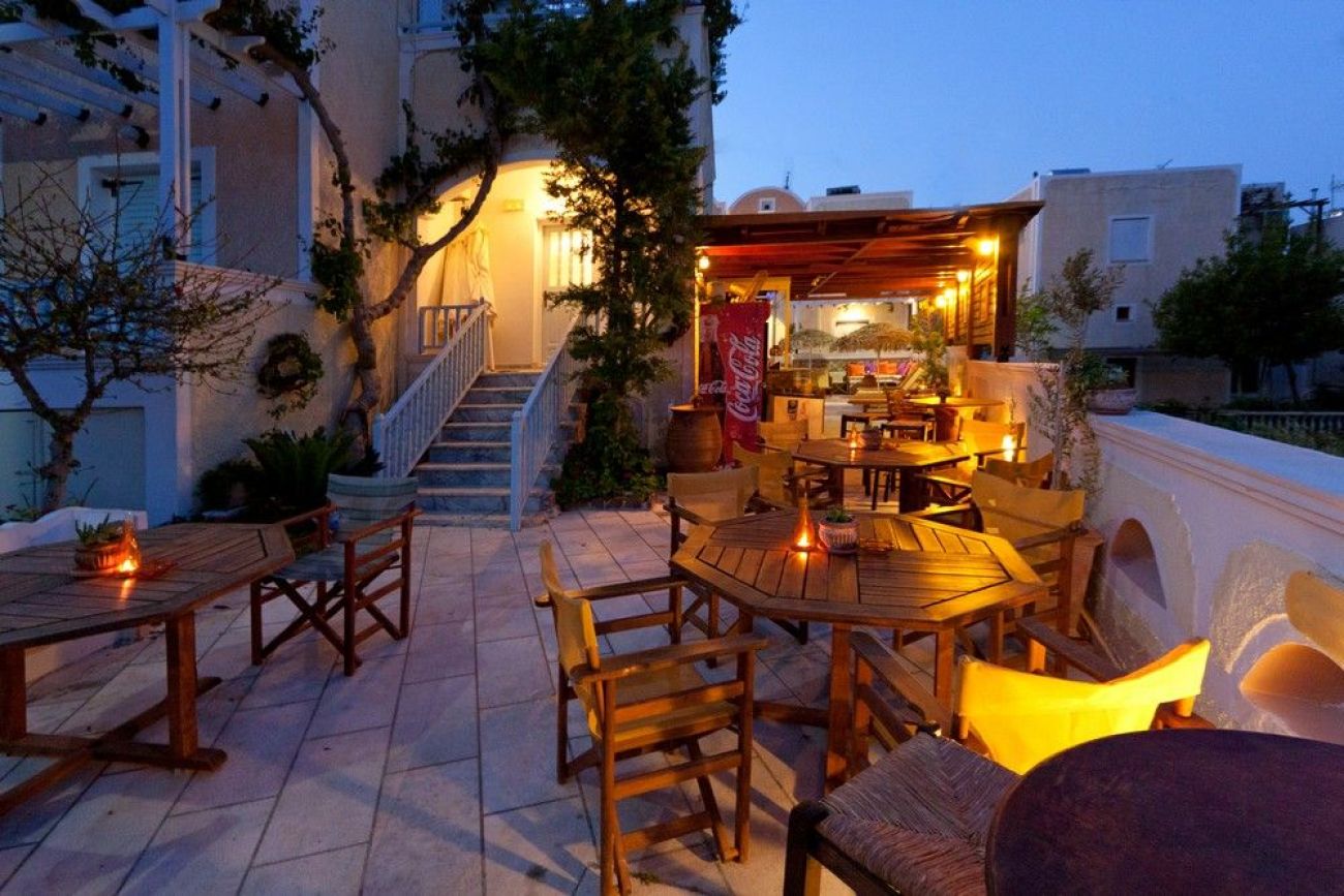 Sellada Apartments Santorini 3*